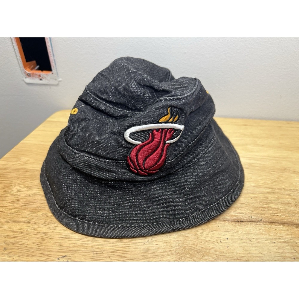 Unisex Adult S/M Mitchell & Ness Miami Heat Bucket Hat Black Denim